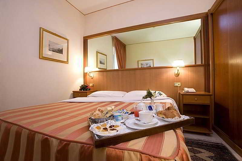 Hotel San Giorgio Наполи Стая снимка