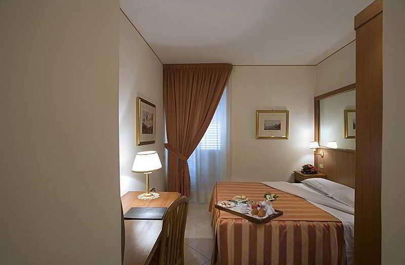 Hotel San Giorgio Наполи Стая снимка